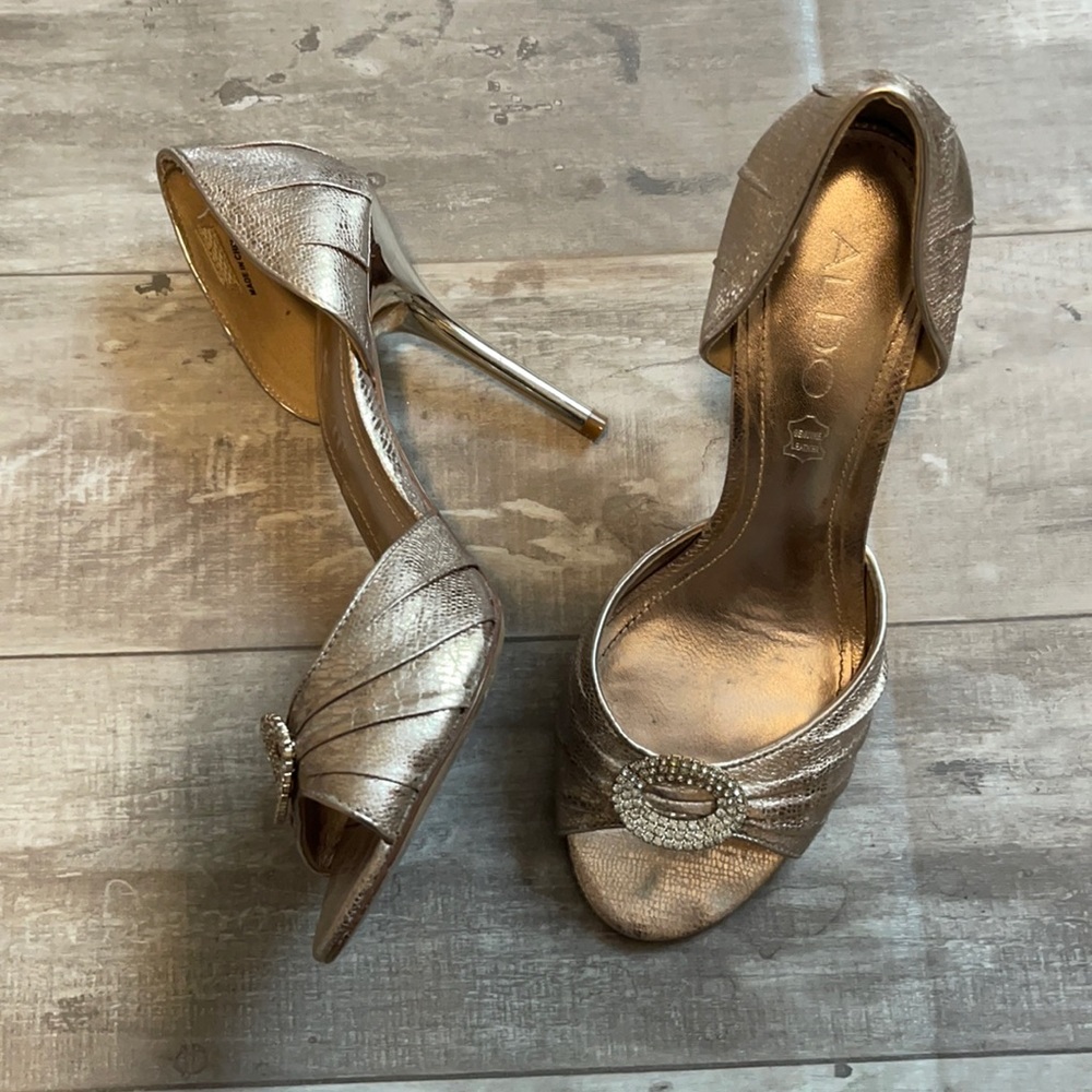 Rose gold heel with rhinestone detail